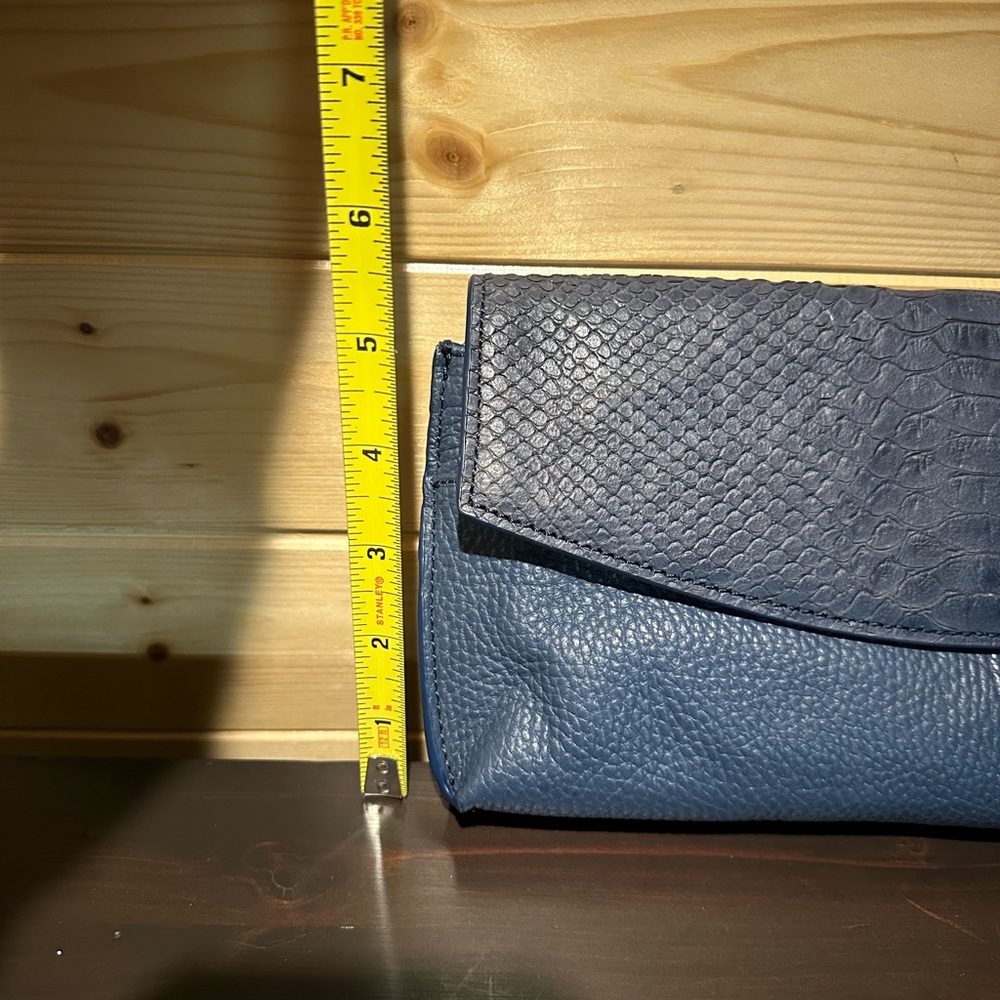 Beautiful NWOT Banana Republic navy blue clutch - Picture 10 of 10
